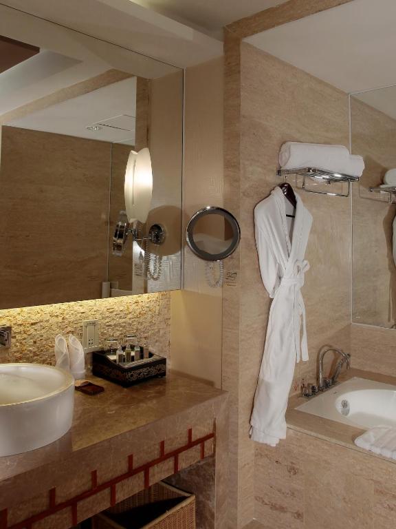 KB Hotel Qingyuan - Business King Room With City View