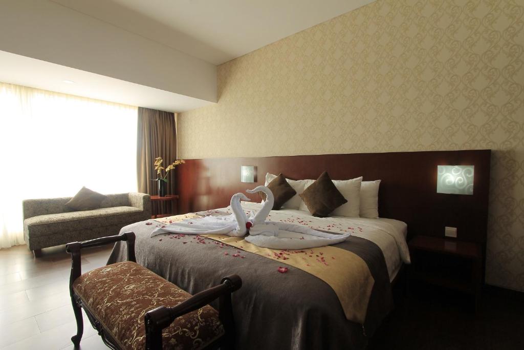 Postel nebo postele na pokoji v ubytování Grand Hatika Hotel