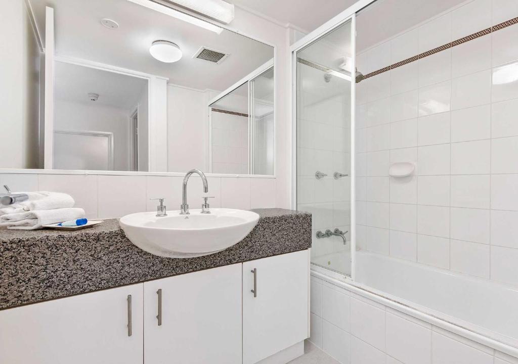 Koupelna v ubytování Sailport Mooloolaba Apartments