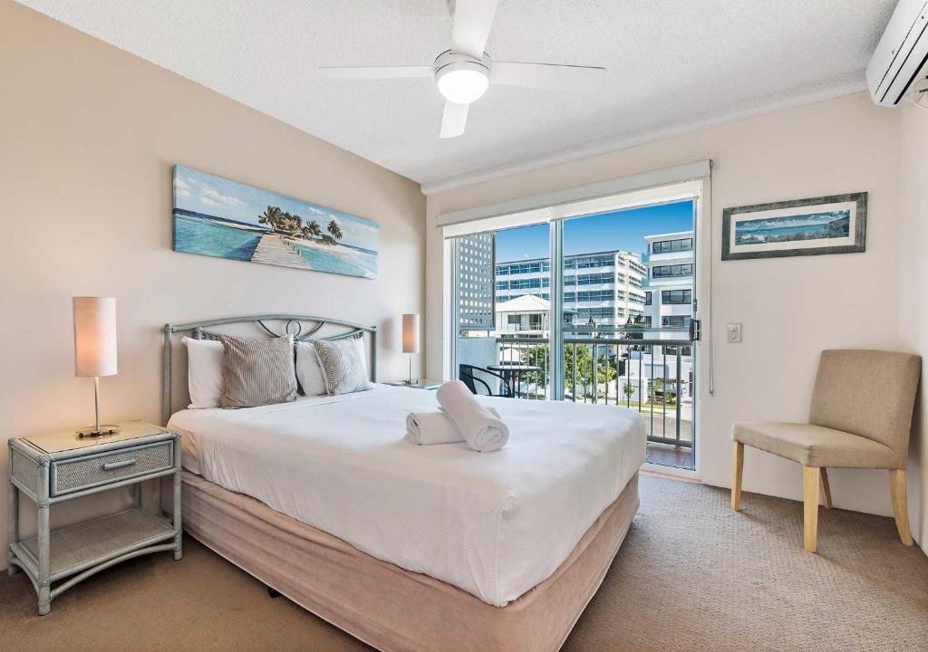 Postel nebo postele na pokoji v ubytování Sailport Mooloolaba Apartments