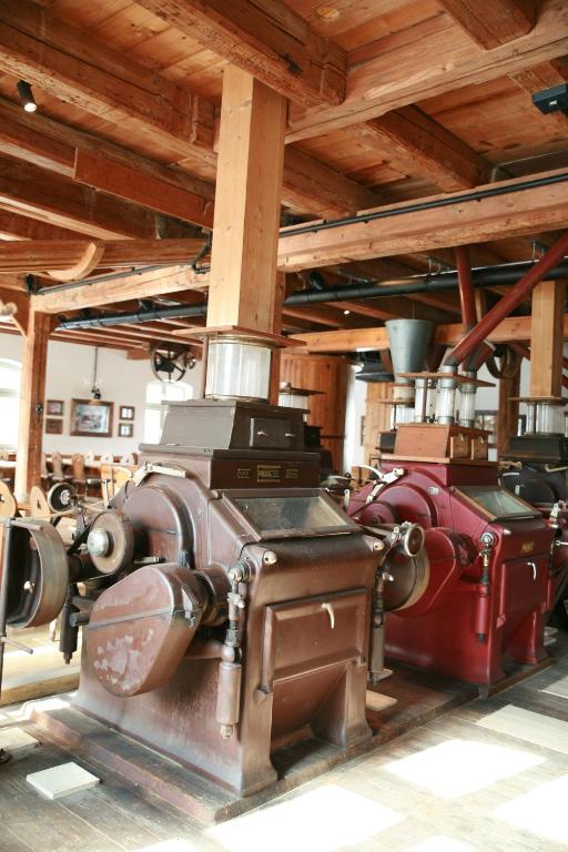 Biliár nebo kulečník v ubytování Hotel Kunstmühle