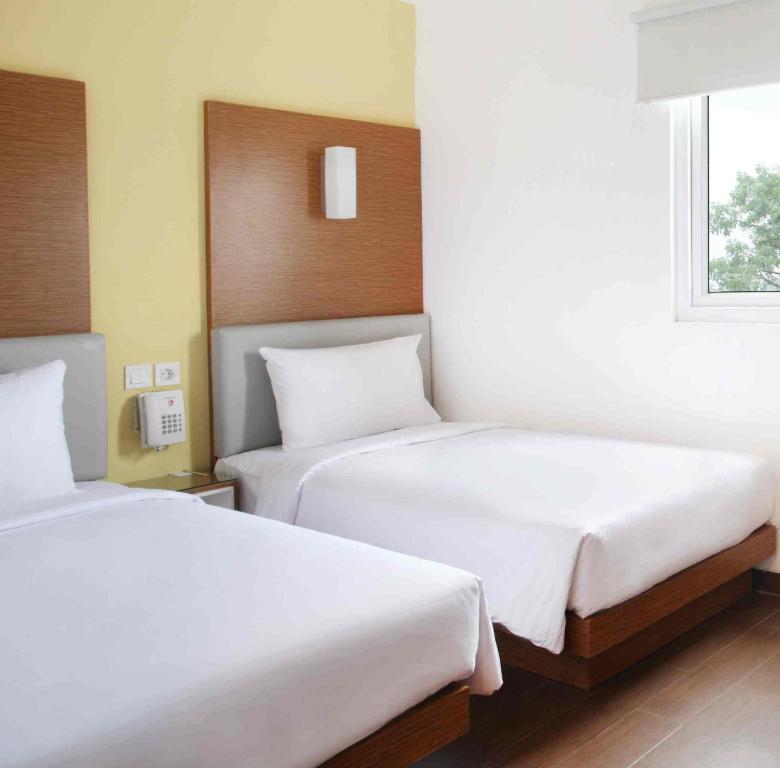 Postel nebo postele na pokoji v ubytování Amaris Hotel Pratama Nusa Dua