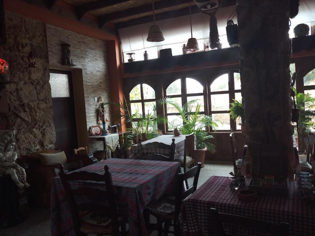 Restaurace v ubytování Mystery Garden Guest House