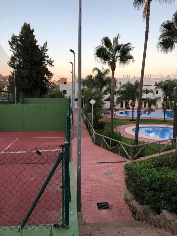 Tenis lub squash w obiekcie Modern Duplex with large panoramic view terrace lub w pobliżu