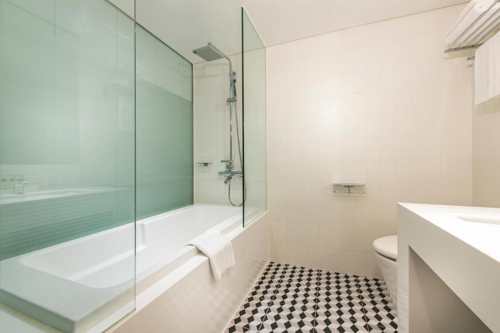 Um banheiro em Hotel Peyto Samseong