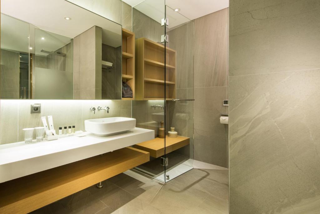 Um banheiro em Hotel Peyto Samseong