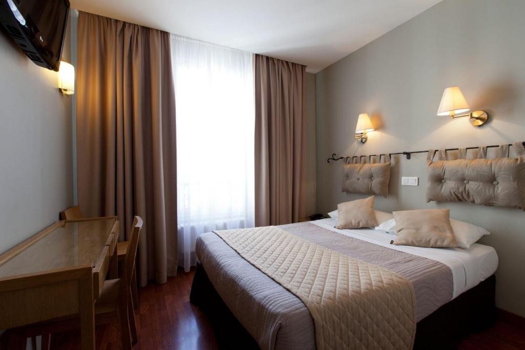 Hotel COSMOTEL MARAIS REPUBLIQUE PARIS