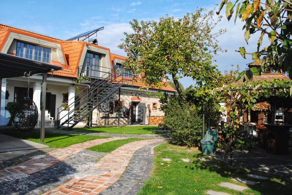 Zahrada ubytování DVOR 13 Hokovce