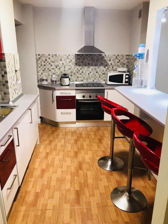 Kuchyň nebo kuchyňský kout v ubytování BYOR City Rooms