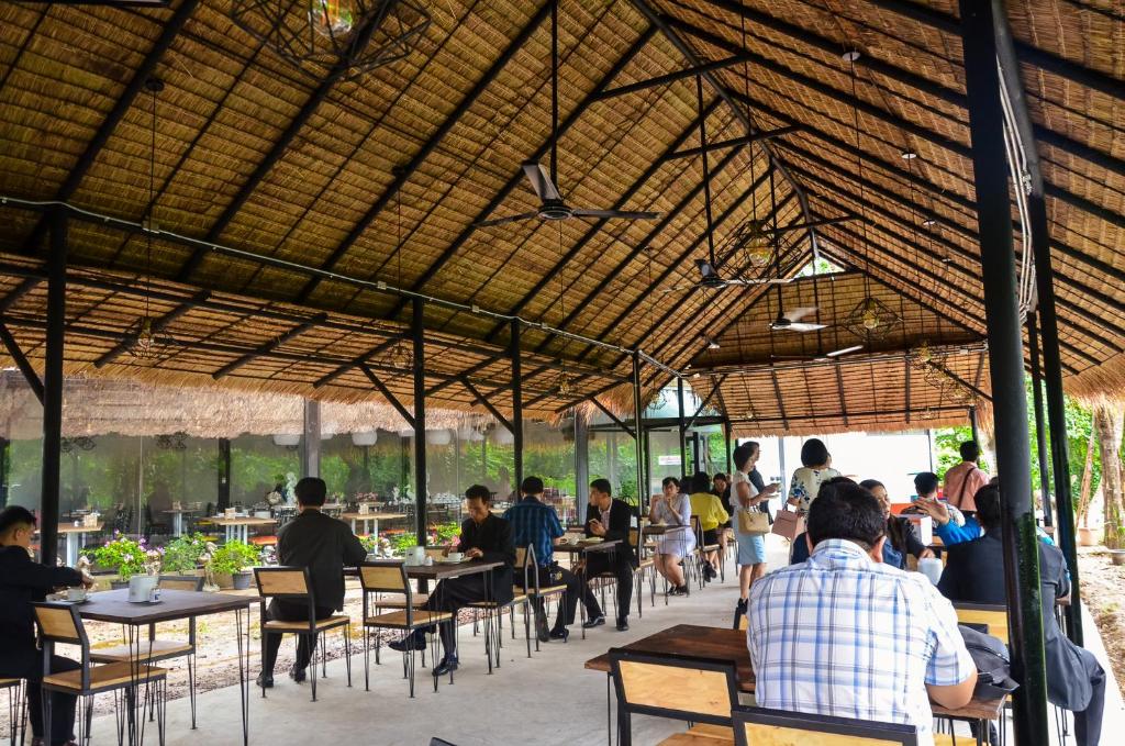 At Ruam Chok Hotel - Resim 16