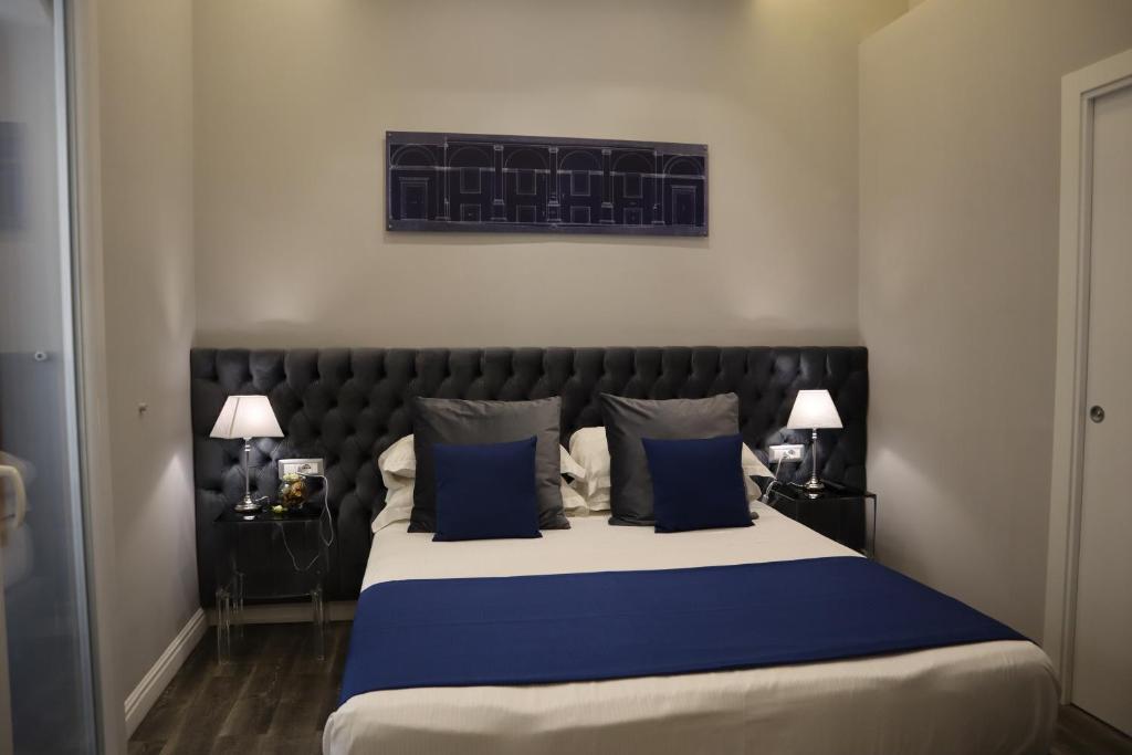 A bed or beds in a room at MILLINA SUITES IN NAVONA