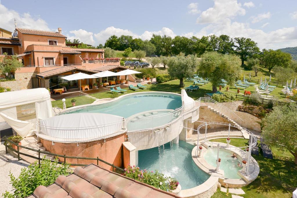 Basen w obiekcie Hotel Saturno Fonte Pura lub w pobliżu