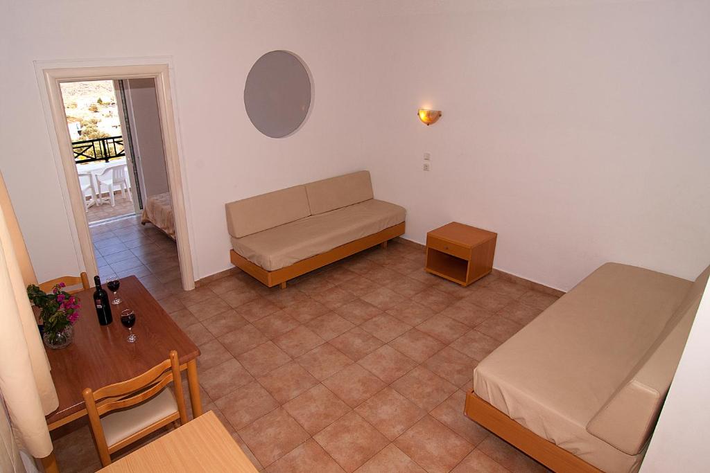 Lambis Studios & Apartments - 10