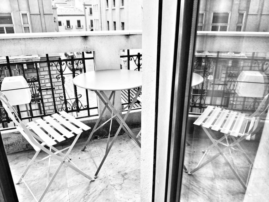 Balkon lub taras w obiekcie Via Roma 315 Bed and Breakfast