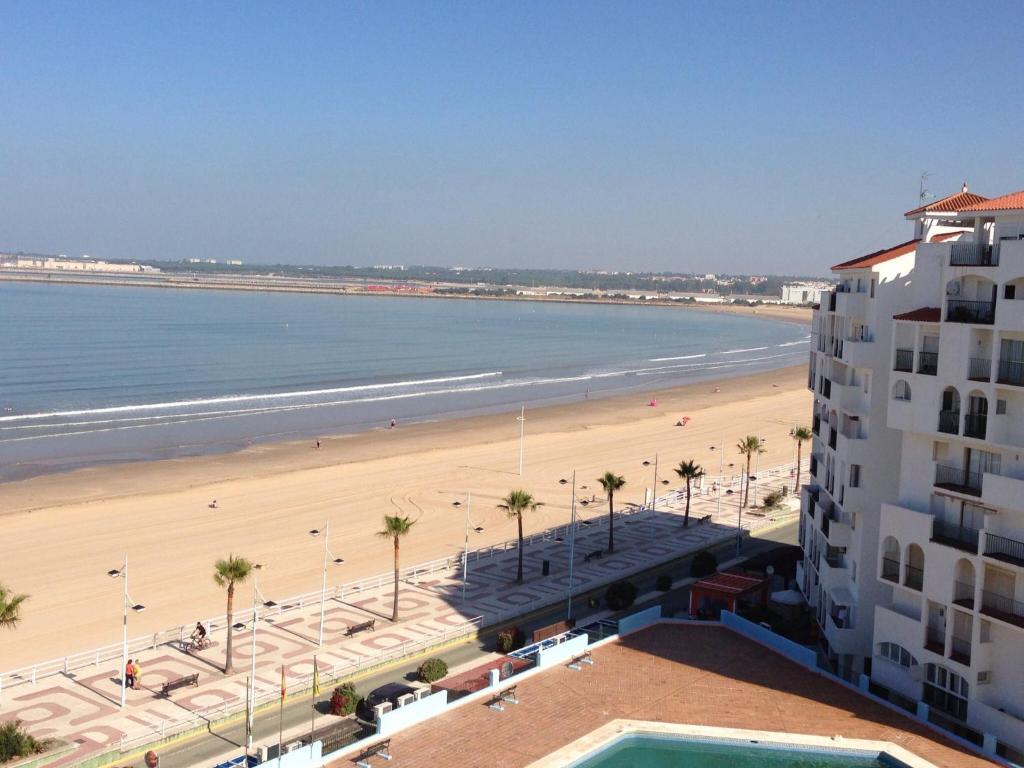 Zdjęcie z galerii obiektu Piso frente la playa de Valdelagrana w mieście El Puerto de Santa María