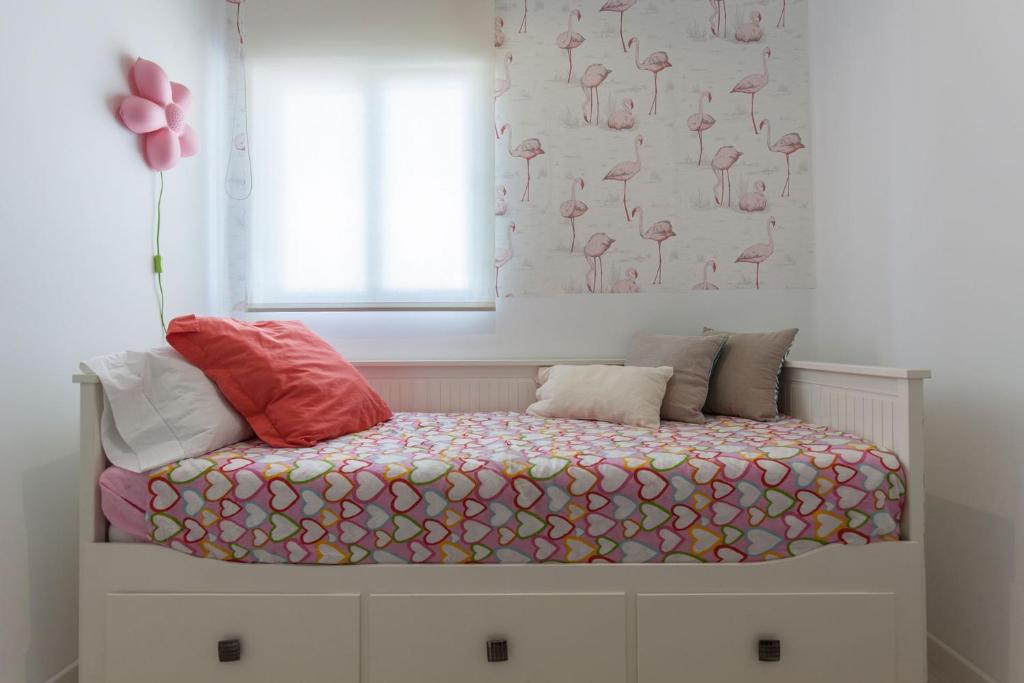 Postel nebo postele na pokoji v ubytování PRECIOSO APT DISEÑO 2 HAB SEVILLA