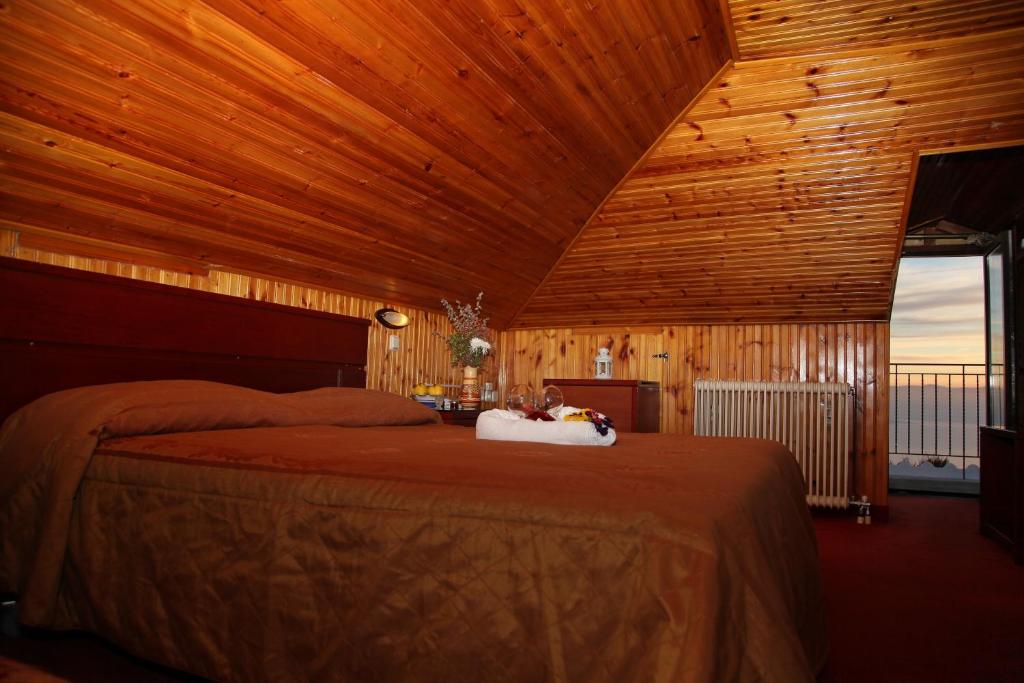 Tasia Mountain Hotel - 2