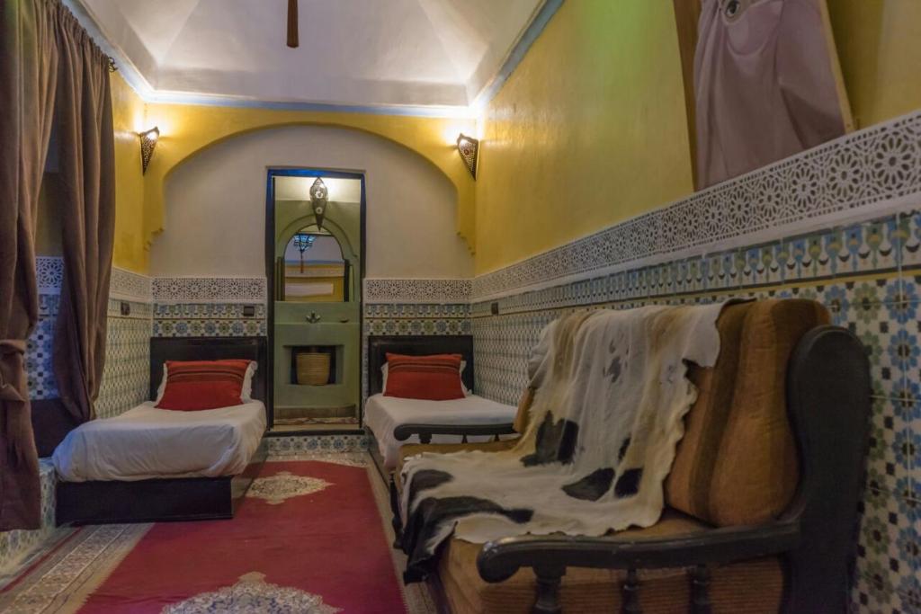 Postel nebo postele na pokoji v ubytování Riad Sidi Omar