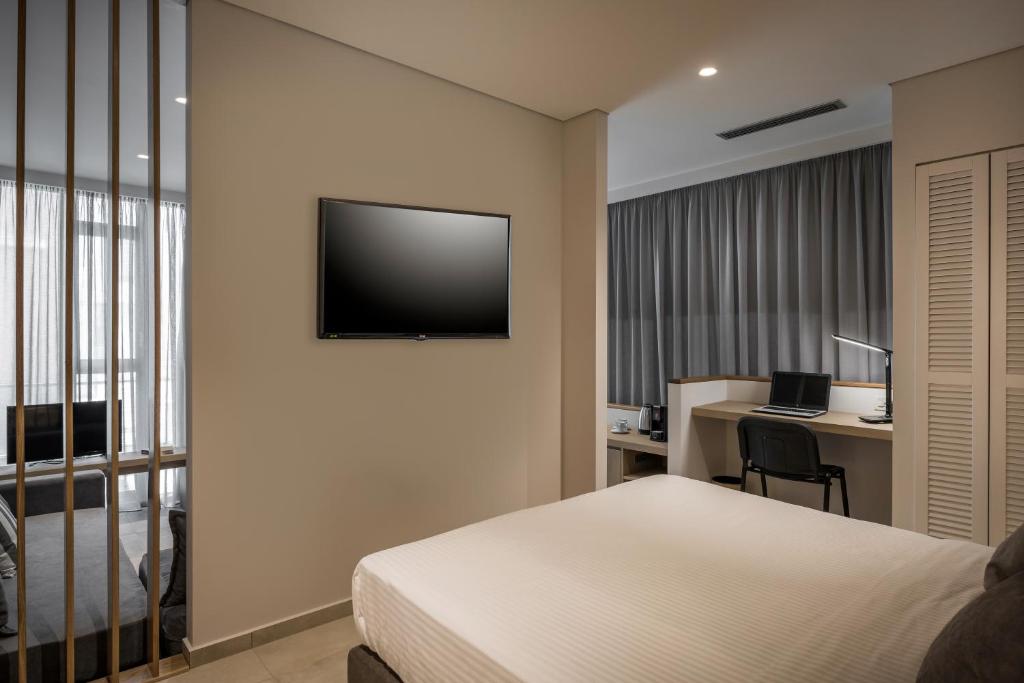 Televízia a/alebo spoločenská miestnosť v ubytovaní Trianon Luxury Apartments & Suites