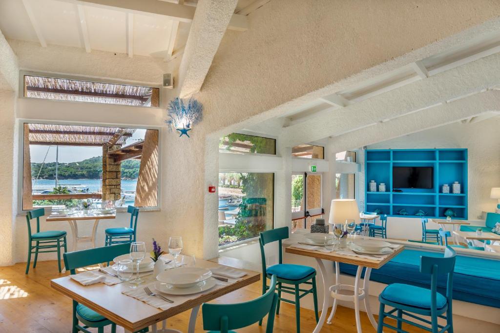 Restaurace v ubytování Hotel Cala Lunga