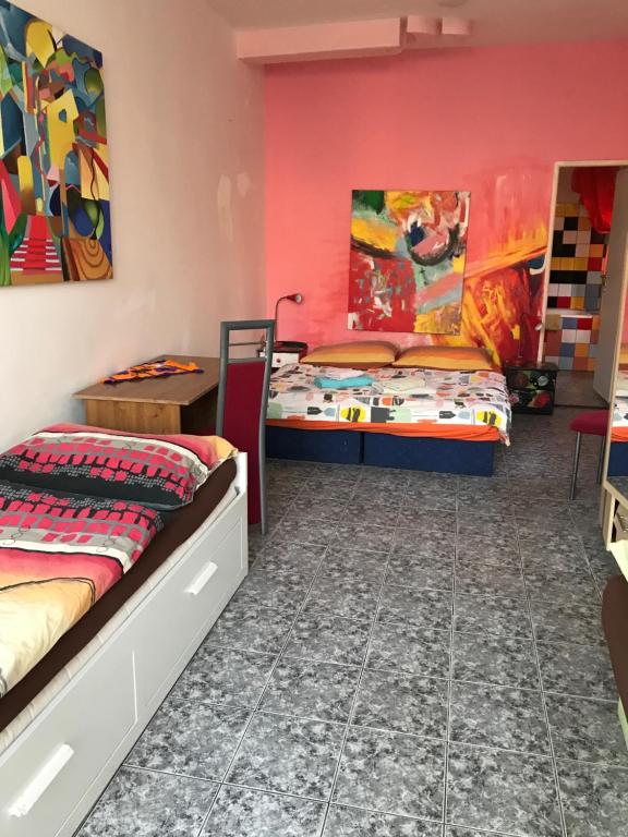 Hotel sebarozvoja s možnostou získania poznania a inšpirujúcich prostriedkov na uplatnovanie vedomia, premenu seba a prostredia interiéru - Resim 32