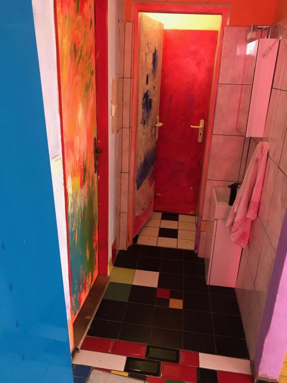 Hotel sebarozvoja s možnostou získania poznania a inšpirujúcich prostriedkov na uplatnovanie vedomia, premenu seba a prostredia interiéru - Resim 22