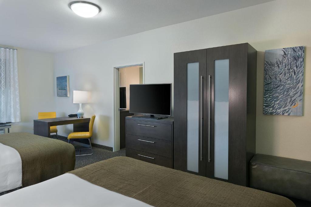 Oxford Suites Bellingham photo