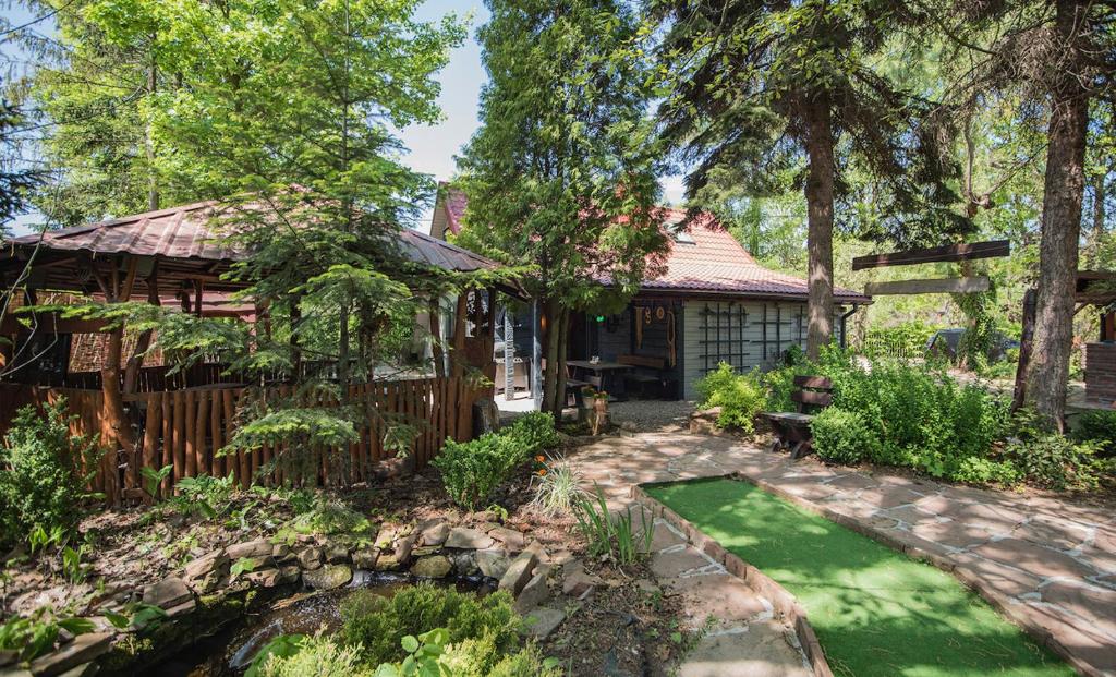 a house with a garden and a yard withgrass at SKRZAT in Tumlin