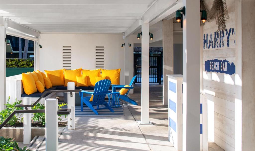 Uma área de estar em Sirata Beach Resort St Pete Beach