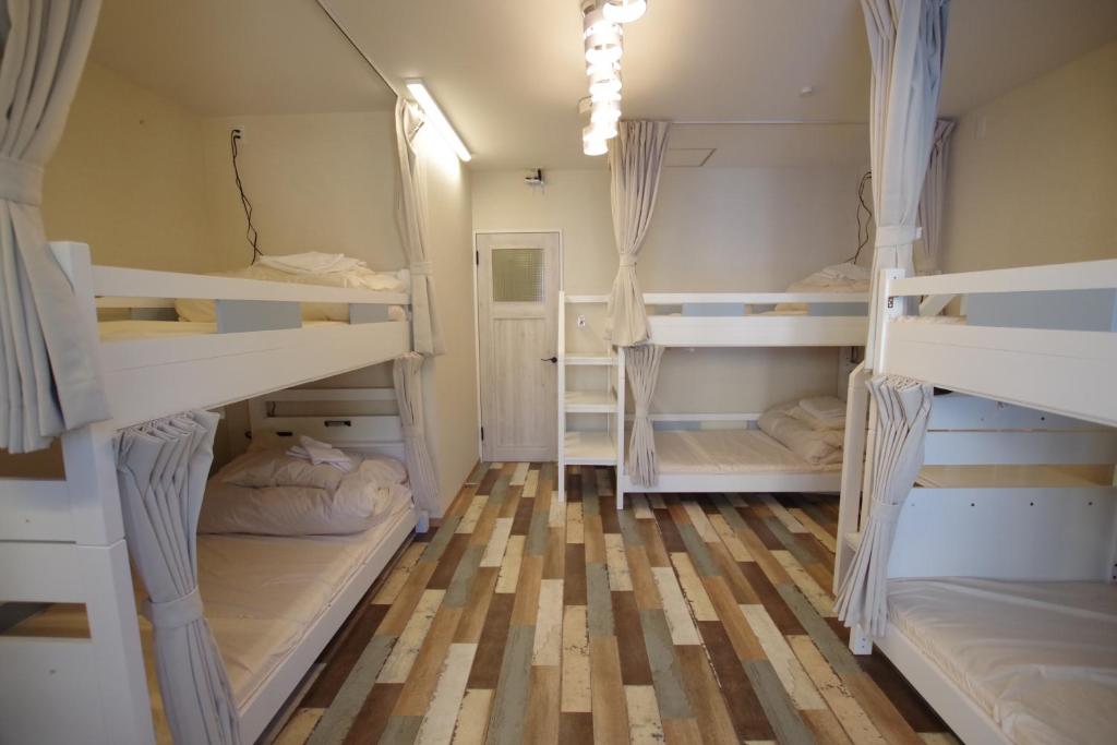 Postel nebo postele na pokoji v ubytování Cinnamon Guesthouse Dogo