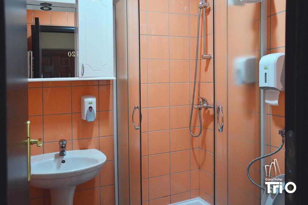 Koupelna v ubytování Garni Hotel Tri O