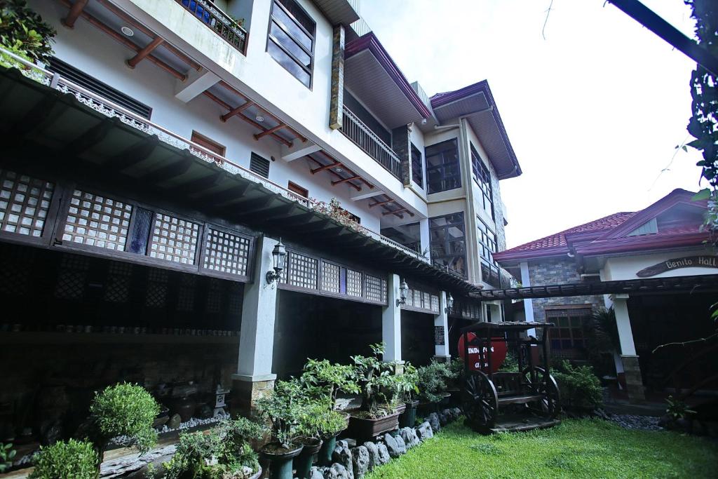 a building with plants on the side of it at Villa Elita in Sudipen