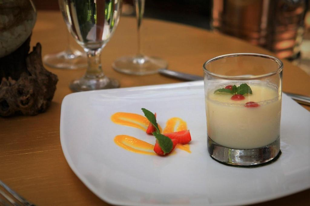 Nápoje v ubytování Freddies Resort & Villas Ubud by Kanaya Hospitality