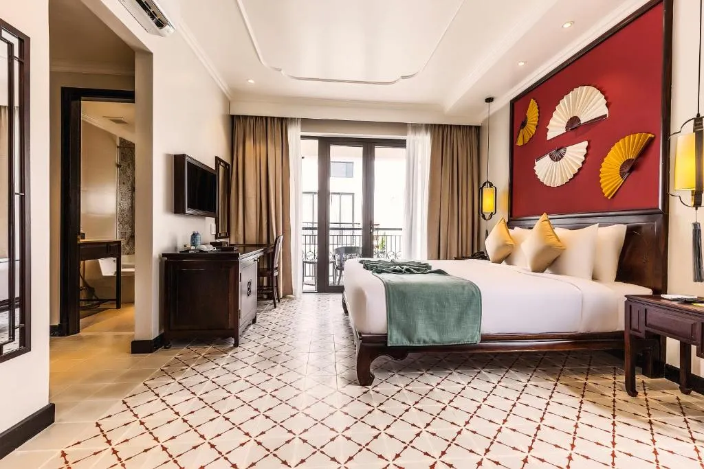 Deluxe King Room with Balcony