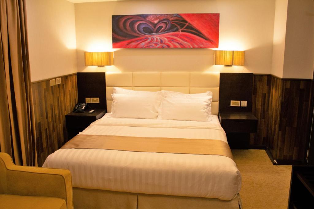 Postel nebo postele na pokoji v ubytování The Secure Inn Hotel Muscat