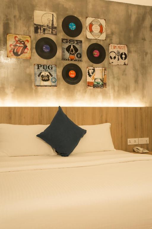 Cama o camas de una habitación en HOTEL CIQ, JALAN TRUS