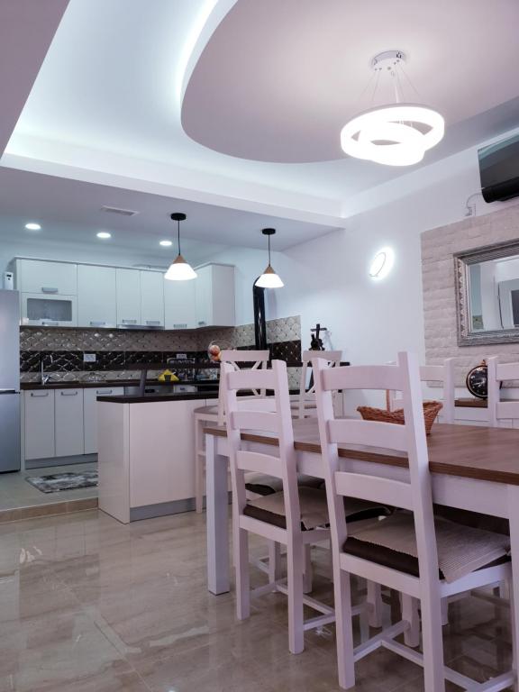 Apartments Mediteran - Two-Bedroom Apartment With Sea View (5 Adults)
