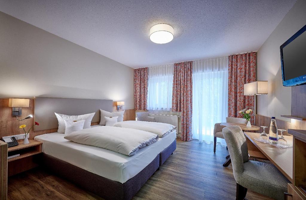 Postel nebo postele na pokoji v ubytování Hotel Herzog Heinrich