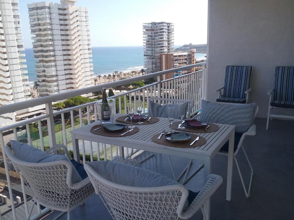 Balkon ili terasa u objektu PRECIOSO APARTAMENTO EN FRENTE DE LA PLAYA