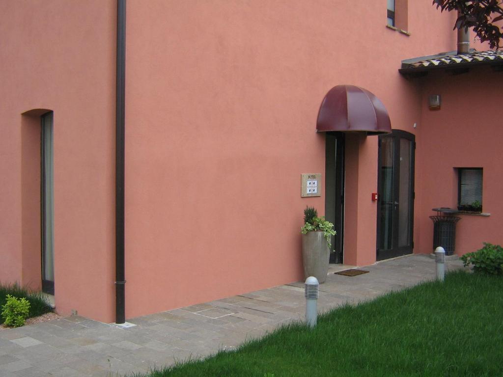 Budynek, w którym mieści się hotel