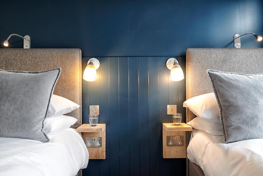 The Bridge Pub & Rooms - Cozy Twin