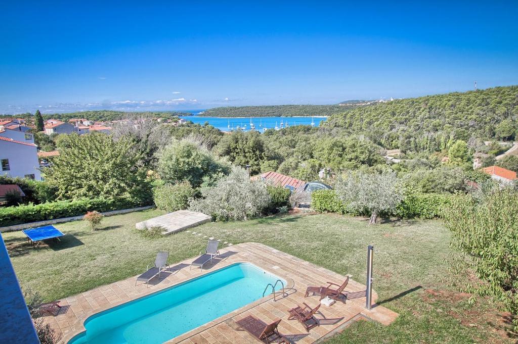 an image of a swimming pool in a yard at House Aldo in Banjole