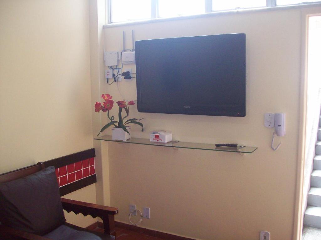  APARTAMENTO A 200 M DA PRAIA DO FORTE -PRÉDIO TRÊS RIOS