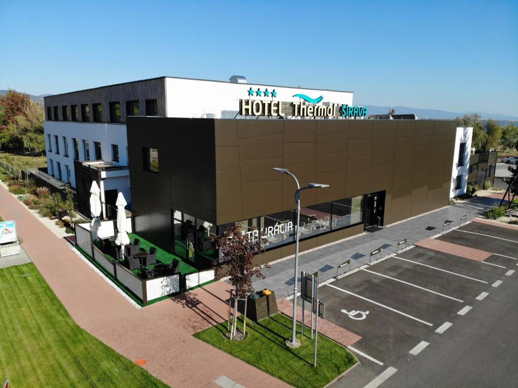 an aerial view of a building with a parking lot at Hotel Thermal ŠÍRAVA in Kaluža