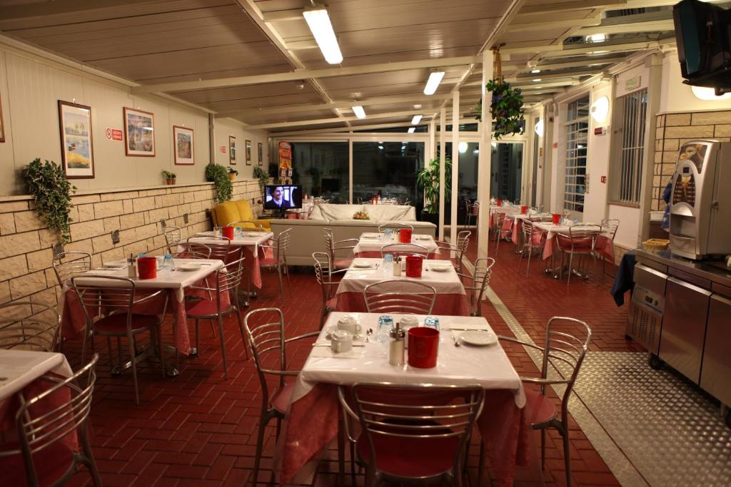 Restaurace v ubytování Hotel Parigi
