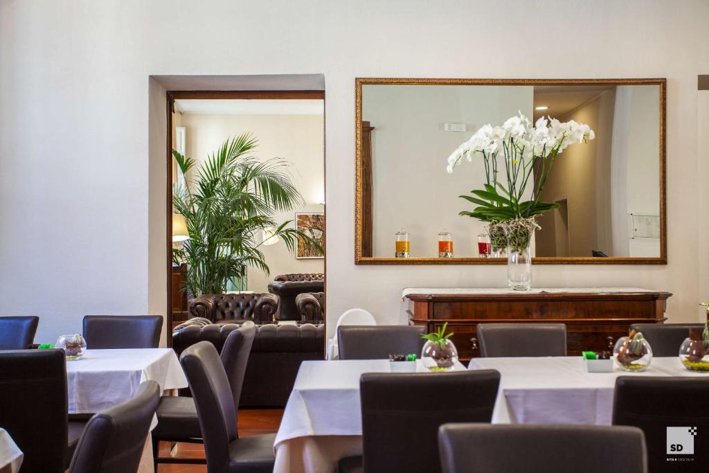 A seating area at Palazzo Galletti Abbiosi