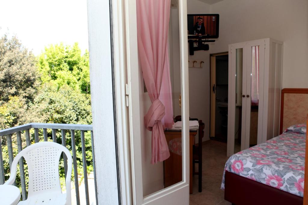 Postel nebo postele na pokoji v ubytování Hotel Parigi