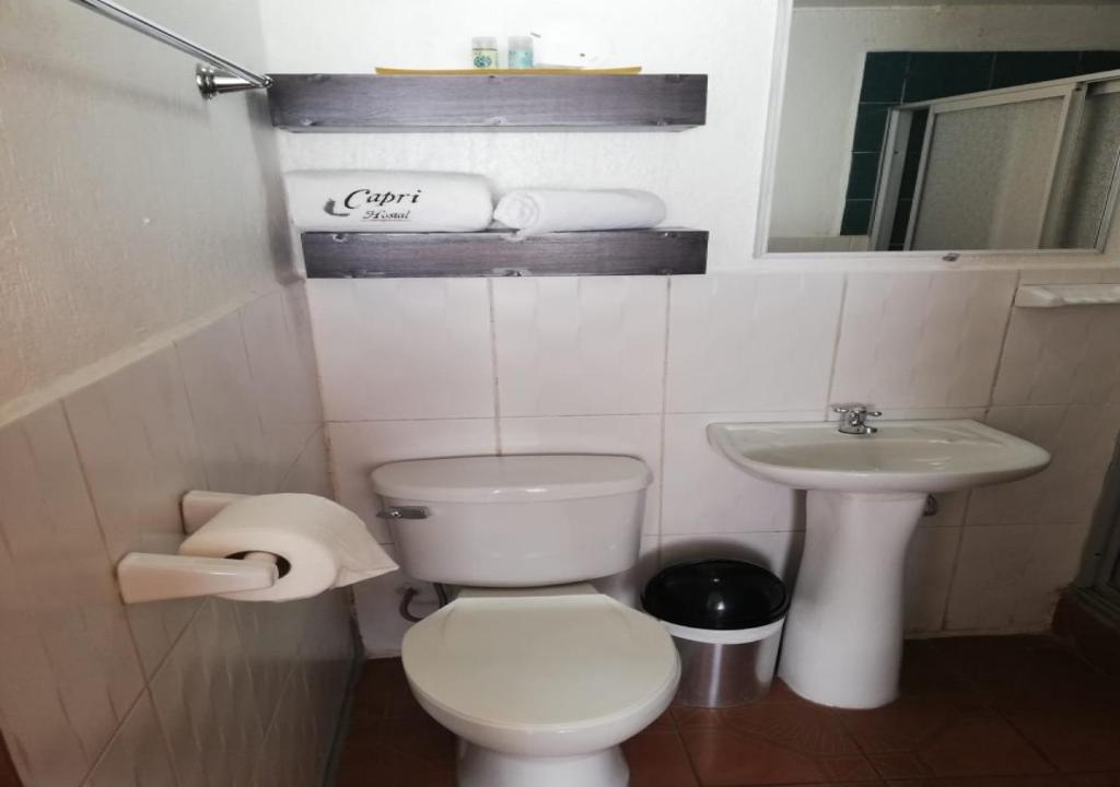 Koupelna v ubytování Hostal Capri
