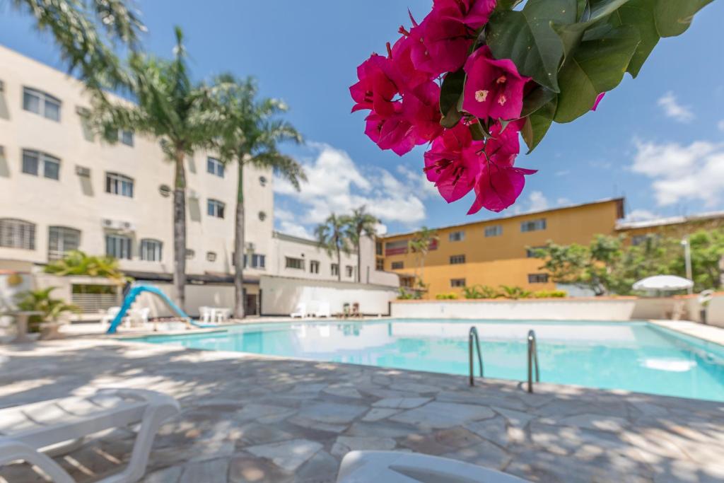 Bazén v ubytování Iguassu Flats Hotel nebo v jeho okolí