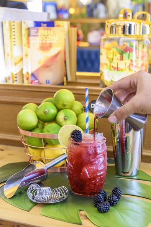 Boutique Hotel H10 Villa de la Reina - Resim 19